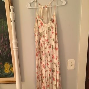 Floral pleated maxi dress